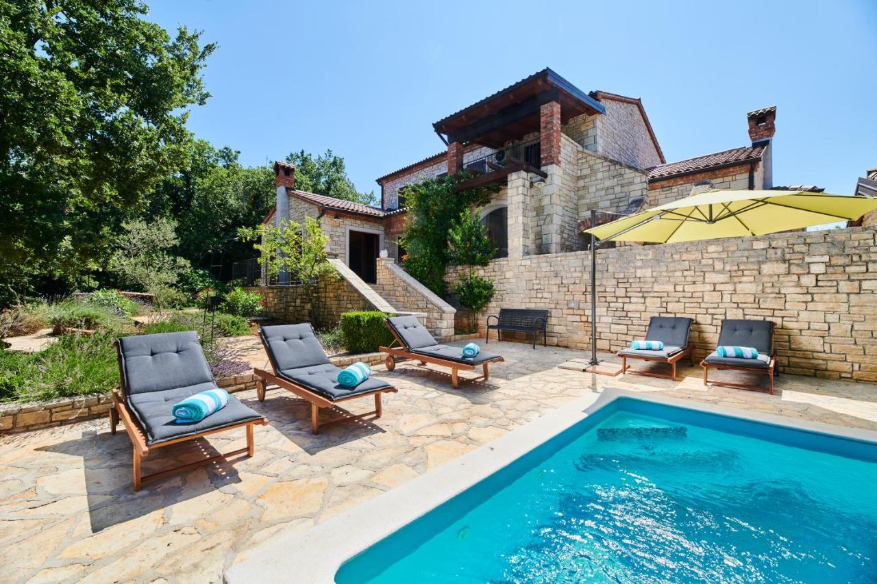 Villa Volpija บูเย ภายนอก รูปภาพ