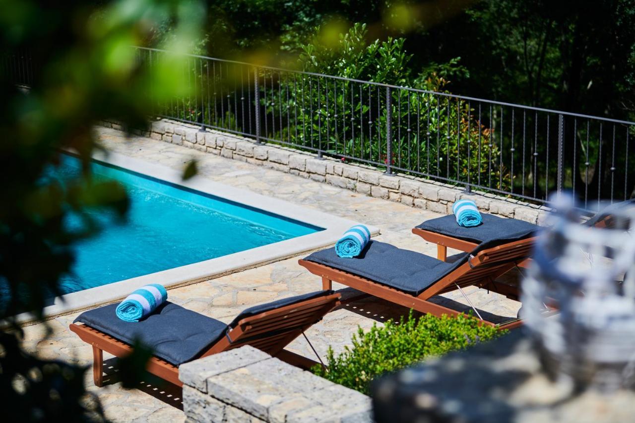 Villa Volpija บูเย ภายนอก รูปภาพ
