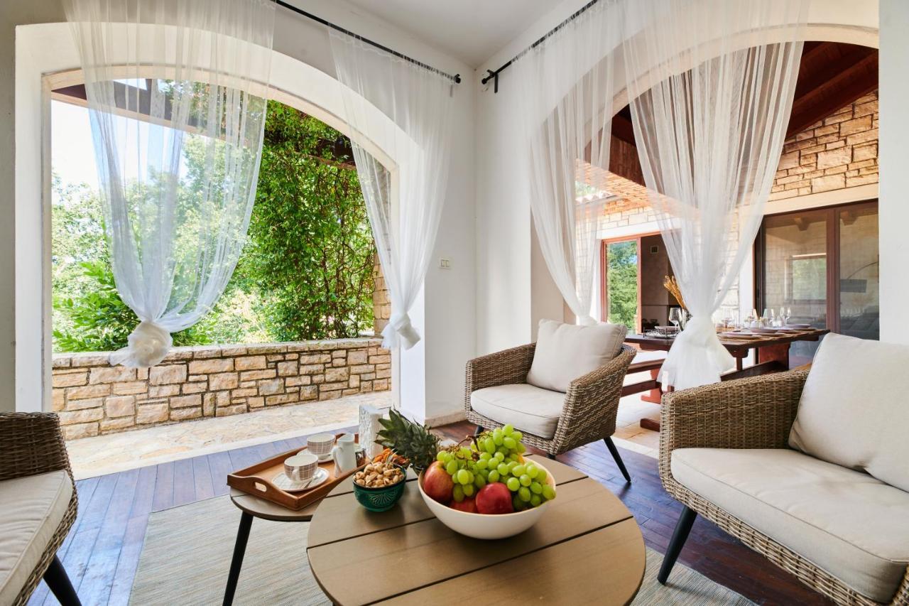 Villa Volpija บูเย ภายนอก รูปภาพ