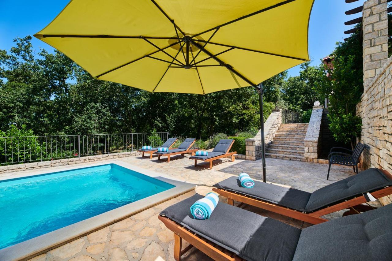 Villa Volpija บูเย ภายนอก รูปภาพ